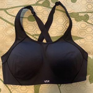 Sports Bra Almost mint condition Has extra non removable padding
